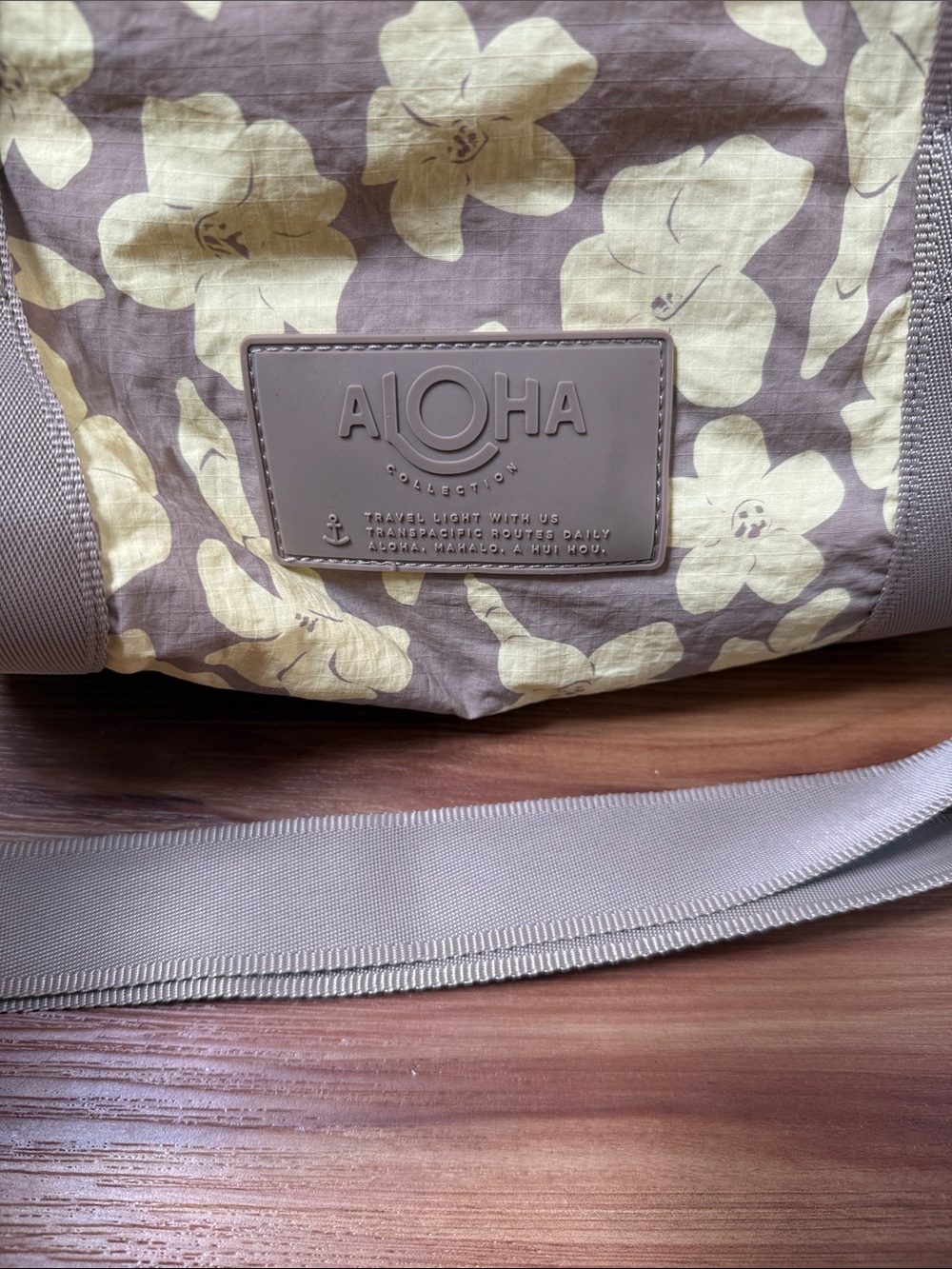 aloha collection duffle bag - Picture 2 of 3
